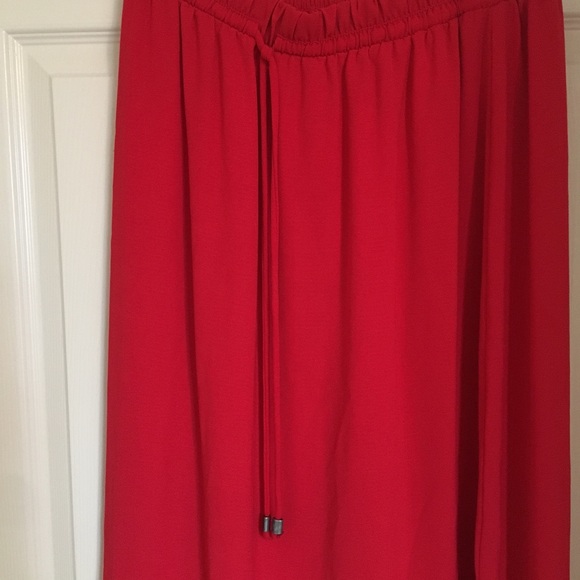 Red Maxi - Picture 2 of 3